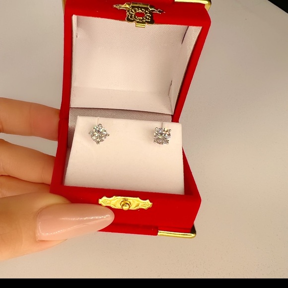 Diamond stud earrings - Picture 4 of 5